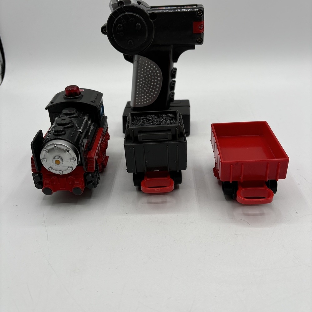 GeoTrax Remote Control Train Workin Town Railway Coal Car Red Car Cargo Works - Picture 5 of 11